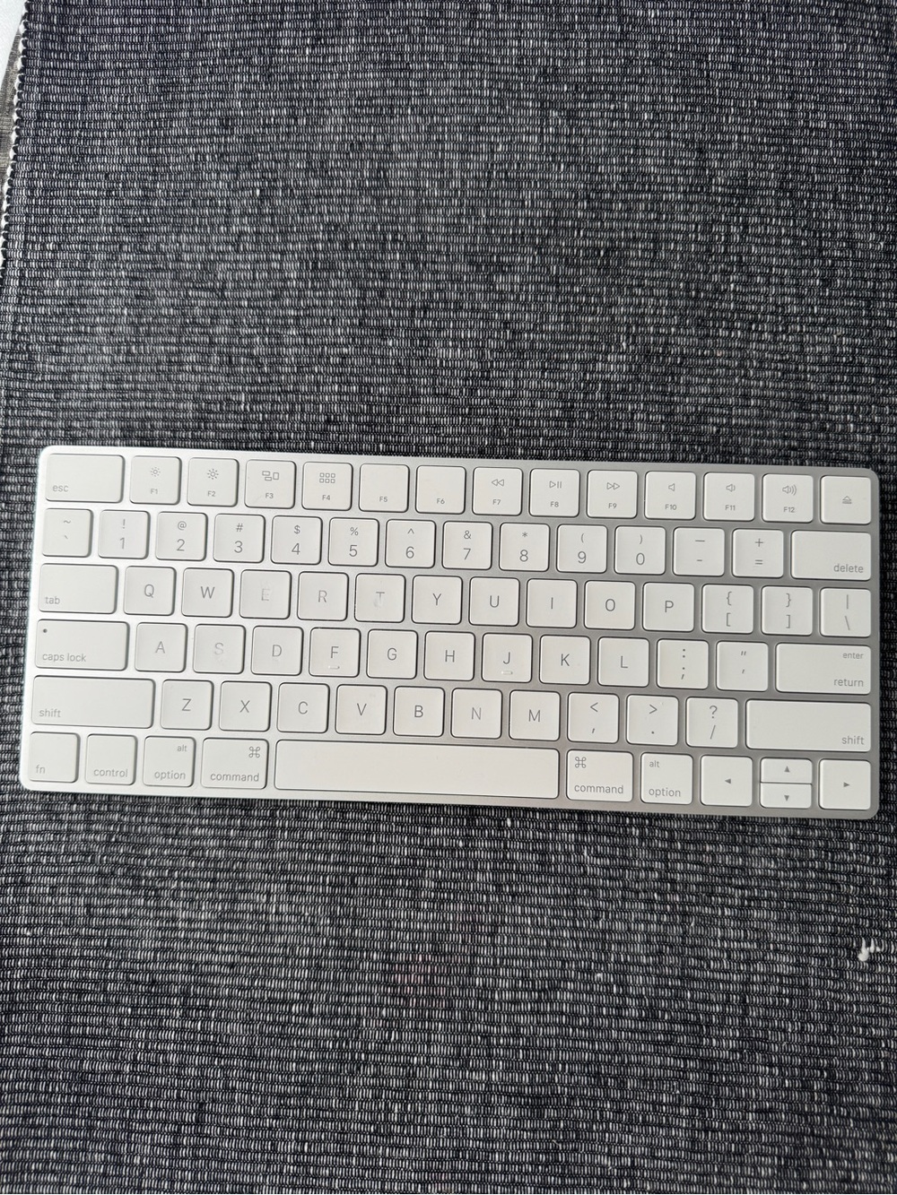 APPLE Magic Keyboard (White) – Bluetooth Wireless Keyboard